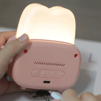 Digitalt børnevækkeur med dæmpbar natlampe