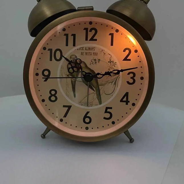 Batteridrevet vintage vækkeur med klokker