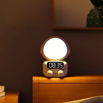 Astronaut vækkeur til børn med natlampe