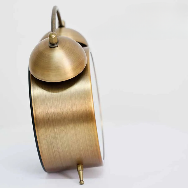 Batteridrevet vintage vækkeur med klokker