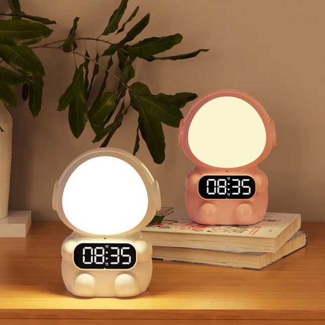 Astronaut vækkeur til børn med natlampe