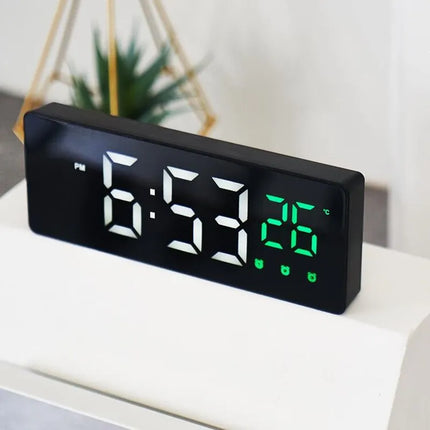 Rektangulært digitalt vækkeur med USB-opladning