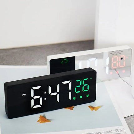 Rektangulært digitalt vækkeur med USB-opladning