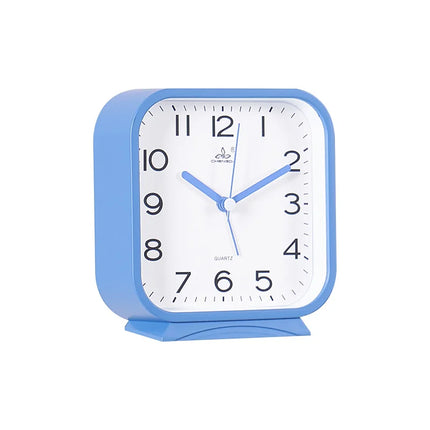 Klassisk firkantet analogt vækkeur til bordet