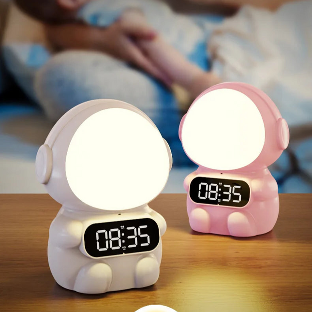 Astronaut vækkeur til børn med natlampe