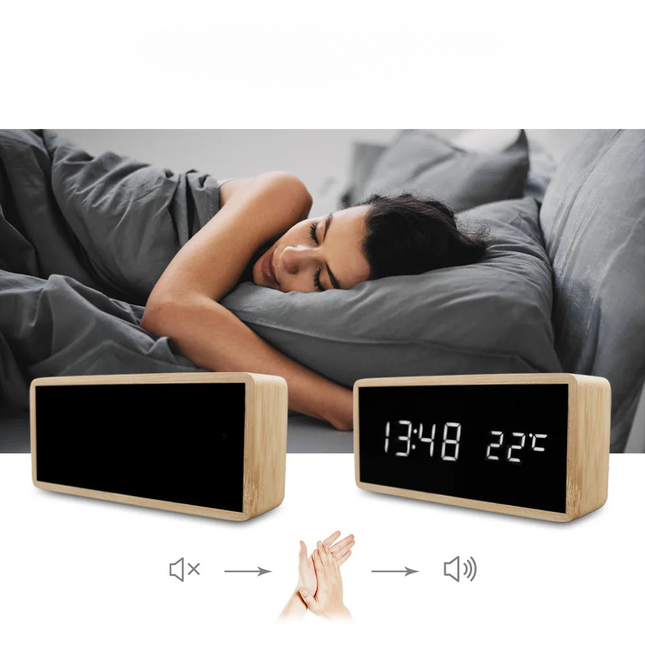 Moderne træ vækkeur med temperaturvisning