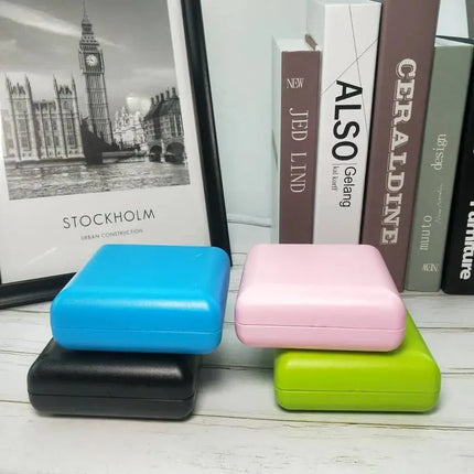 Lille klassisk analogt rejsevækkeur