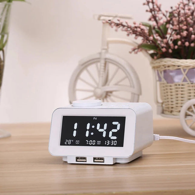 Kompakt digital clockradio med FM-radio