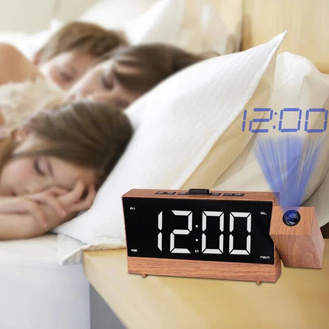 Clockradio med projektor i trælook