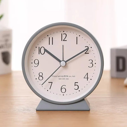 Lydløst analogt vækkeur i minimalistisk design