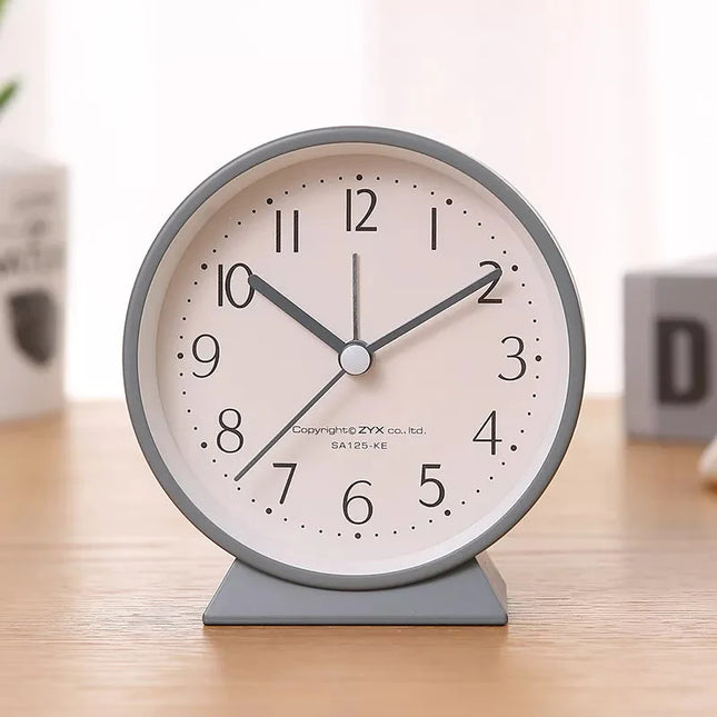 Lydløst analogt vækkeur i minimalistisk design
