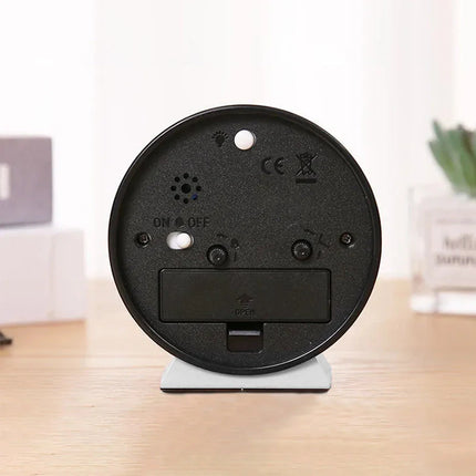 Lydløst analogt vækkeur i minimalistisk design