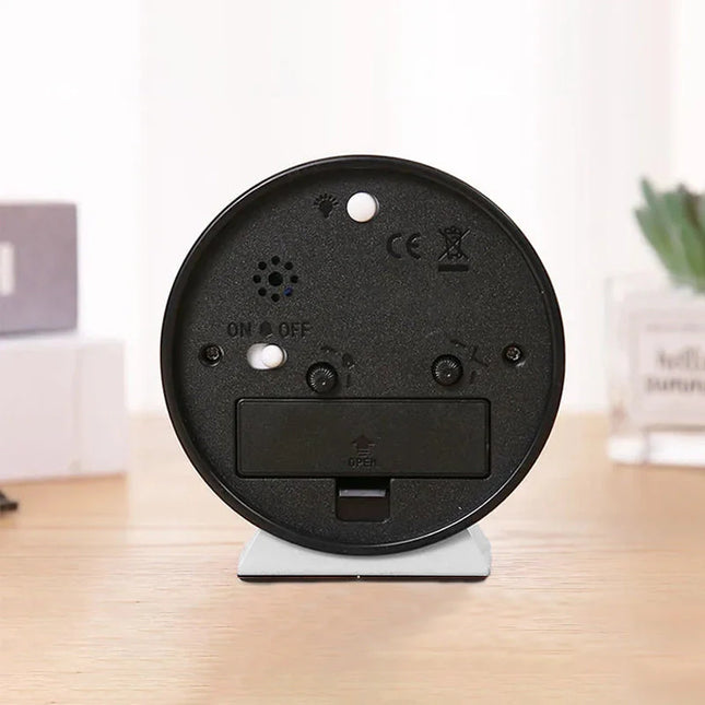 Lydløst analogt vækkeur i minimalistisk design