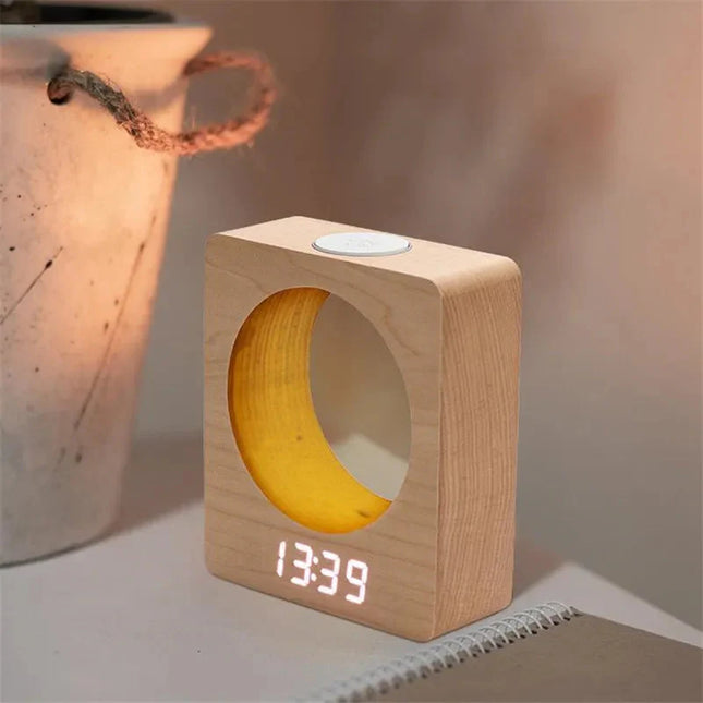Design vækkeur i træ med månelampe