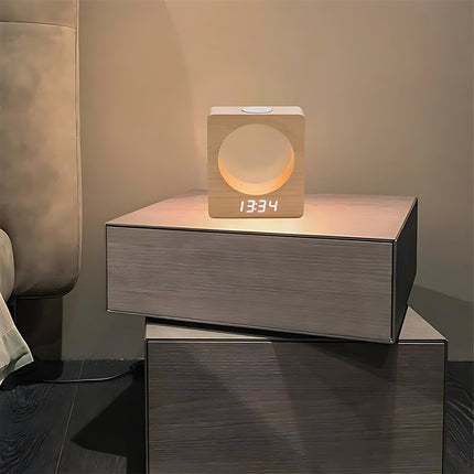 Design vækkeur i træ med månelampe