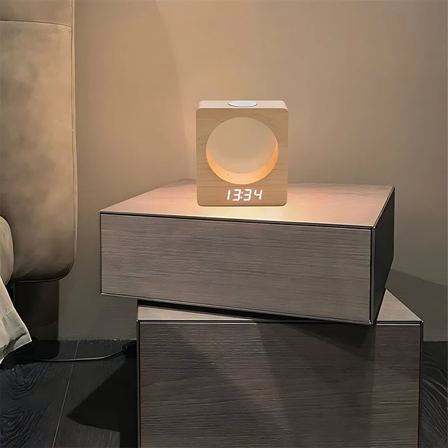 Design vækkeur i træ med månelampe