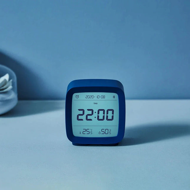 Batteridrevet smart rejsevækkeur med alarm