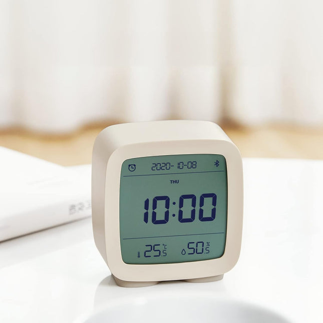 Digitalt rejsevækkeur med lys og dato