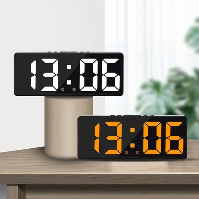 Moderne digitalt vækkeur med LED display