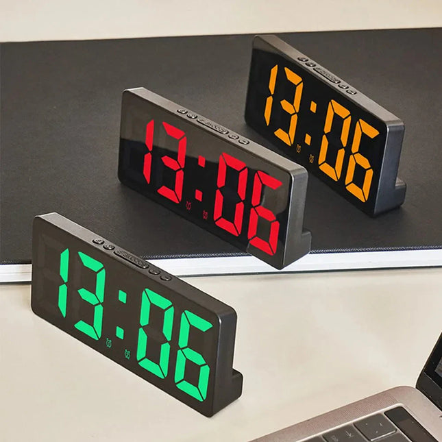 Moderne digitalt vækkeur med LED display