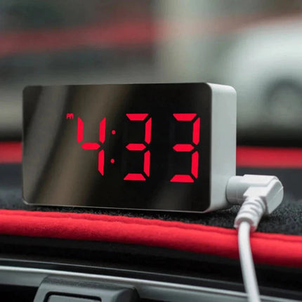 Simpelt digitalt vækkeur med spejldisplay