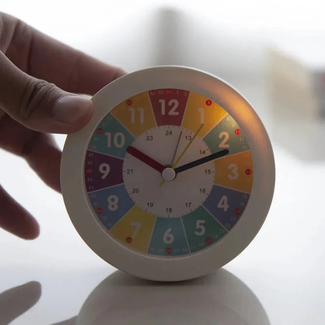 Rundt pædagogisk vækkeur til børneværelset