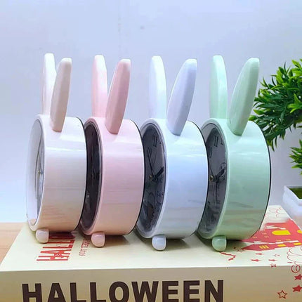 Analogt børnevækkeur med sød kanin