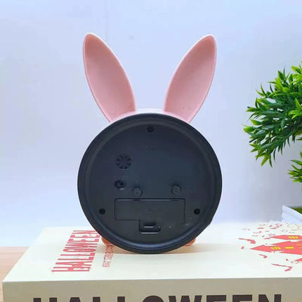 Analogt børnevækkeur med sød kanin