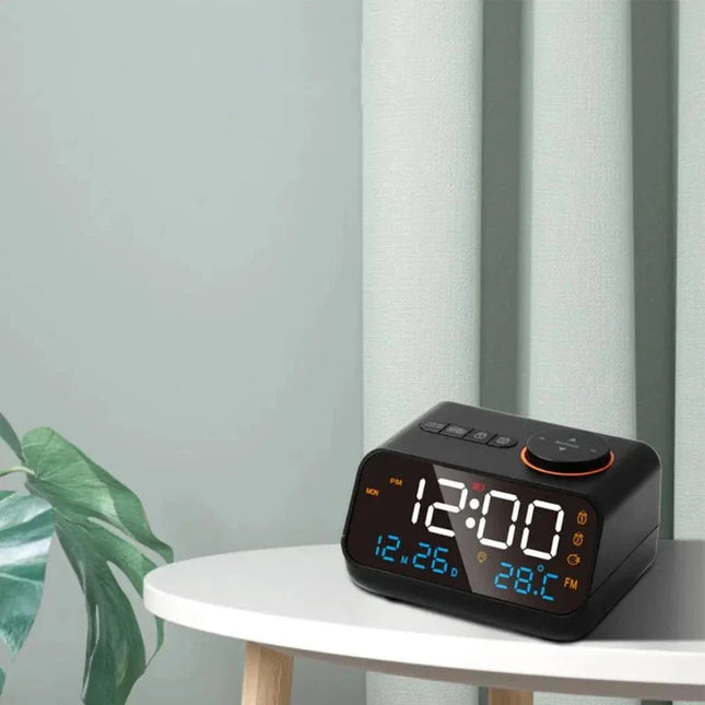 Genopladeligt digitalt vækkeur med radio
