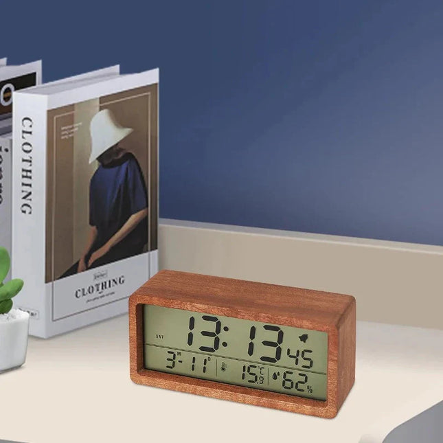 Digitalt vækkeur i træ med termometer