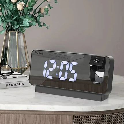 Moderne digitalt vækkeur med projektor