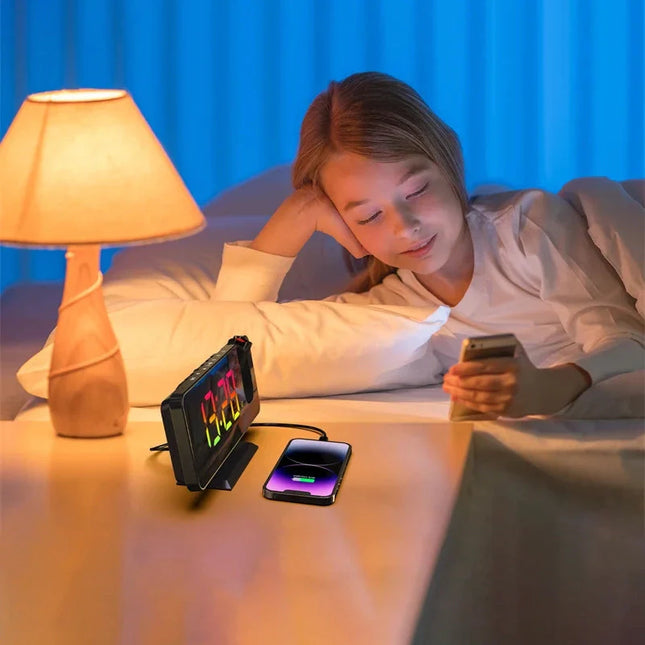 Netdrevet digitalt vækkeur med projektion