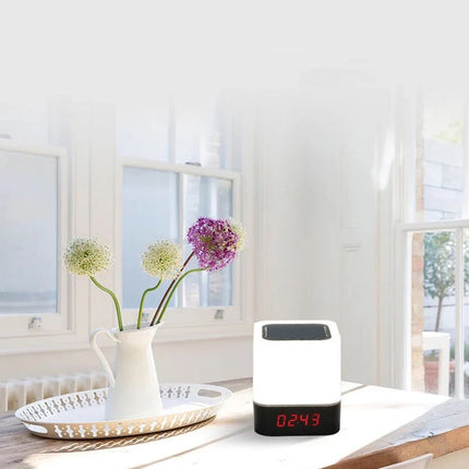 Vækkeur med farveskiftende natlampe