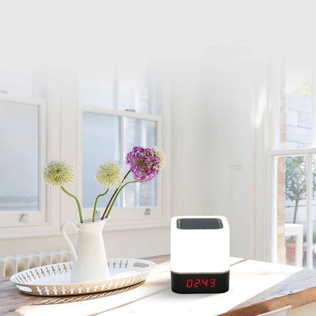 Vækkeur med farveskiftende natlampe