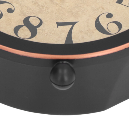 Klassisk rundt retro vækkeur til bordet