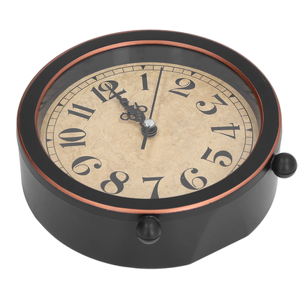 Klassisk rundt retro vækkeur til bordet